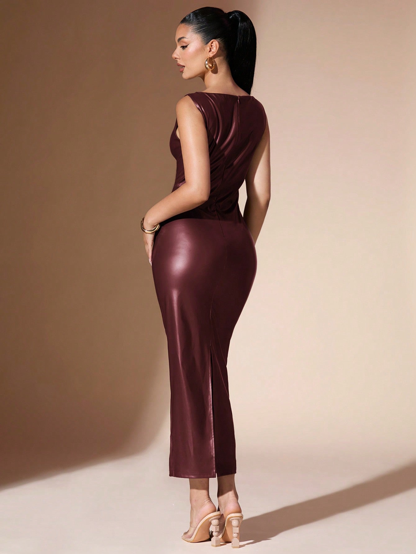 Vestido Longo Tubinho de Couro sem mangas