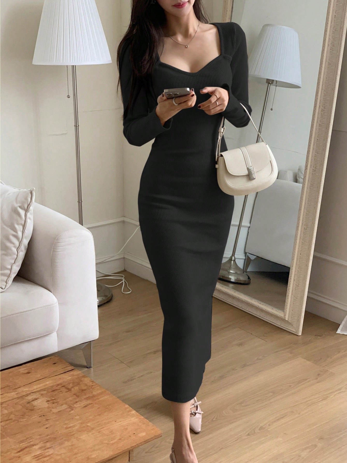Vestido Midi Envolvente de Gola Quadrada